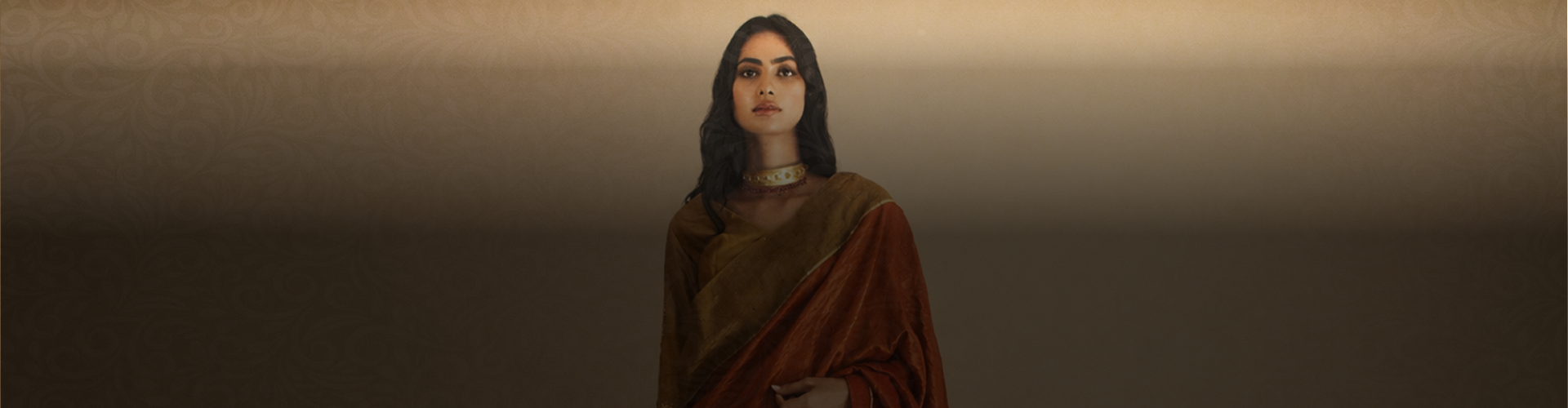 Differences Between Handloom and Powerloom Sarees: A Complete Guide