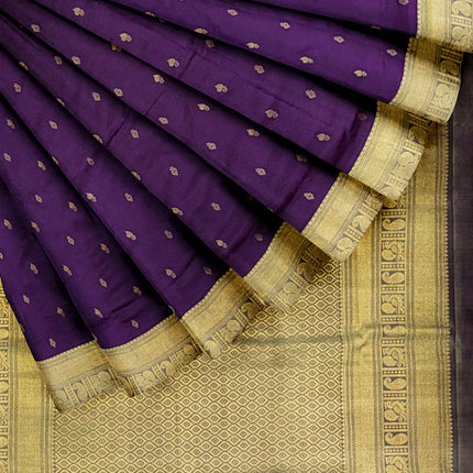 Pure Kanchipuram Silk 9 Yards Madisar Saree - Elegant Small Border & Rich Pallu