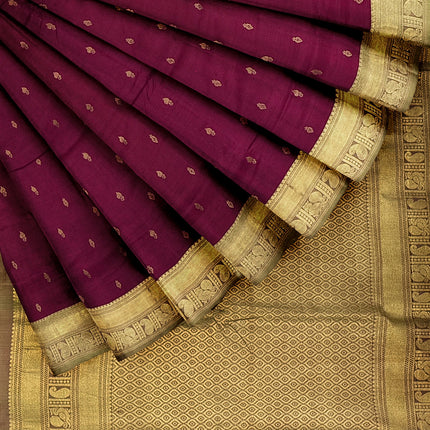 Pure Kanchipuram Silk 9 Yards Madisar Saree - Elegant Small Border & Rich Pallu
